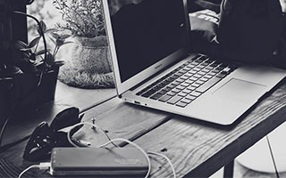 刘禹彤社媒分享日常：年度最简单手势舞和最好看滤镜